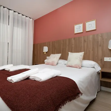 Apartamentos Torre Del Reloj Jaca Exterior foto